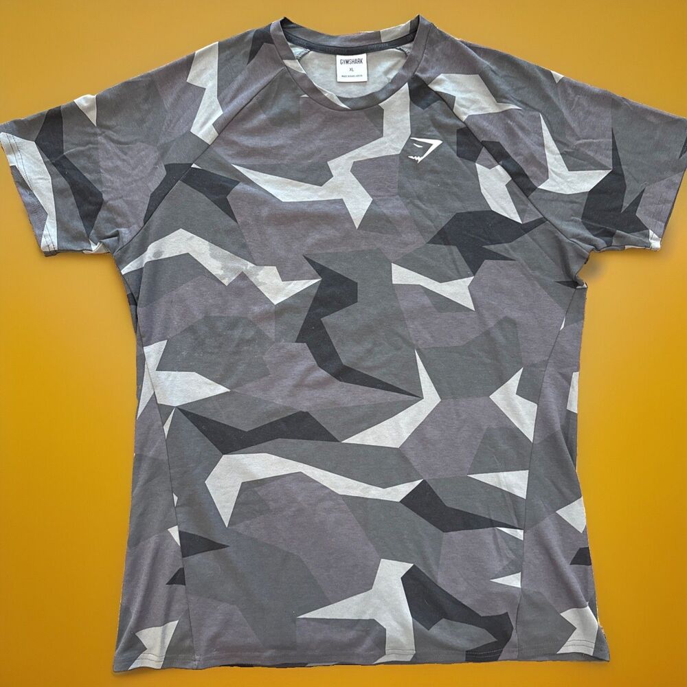 GYMSHARK Grey Camouflaged Design Size XL Cotton/Poly Tshirt GUC